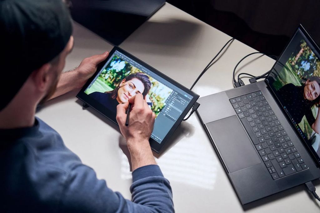 Wacom Movink 13: Tablet Gambar Profesional Pertama dengan Layar OLED 13.3 Inci