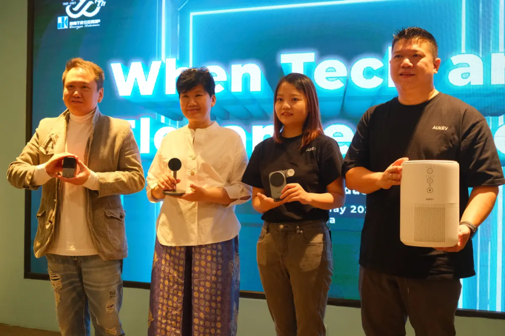 PT Datascrip Hadirkan Rangkaian Wireless Charger, Travel Adaptor, dan Air Purifier dari AUKEY