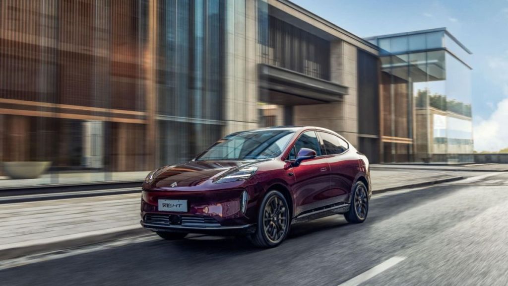 Harga Mulai 680 Jutaan Rupiah, AION HYPTEC HT Hadirkan Desain Futuristik dengan Pintu&nbsp;Gullwing